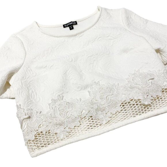 VINTAGE Express Women's Floral Textured Embellished Short Sleeve Crop Top - Picture 3 of 3
